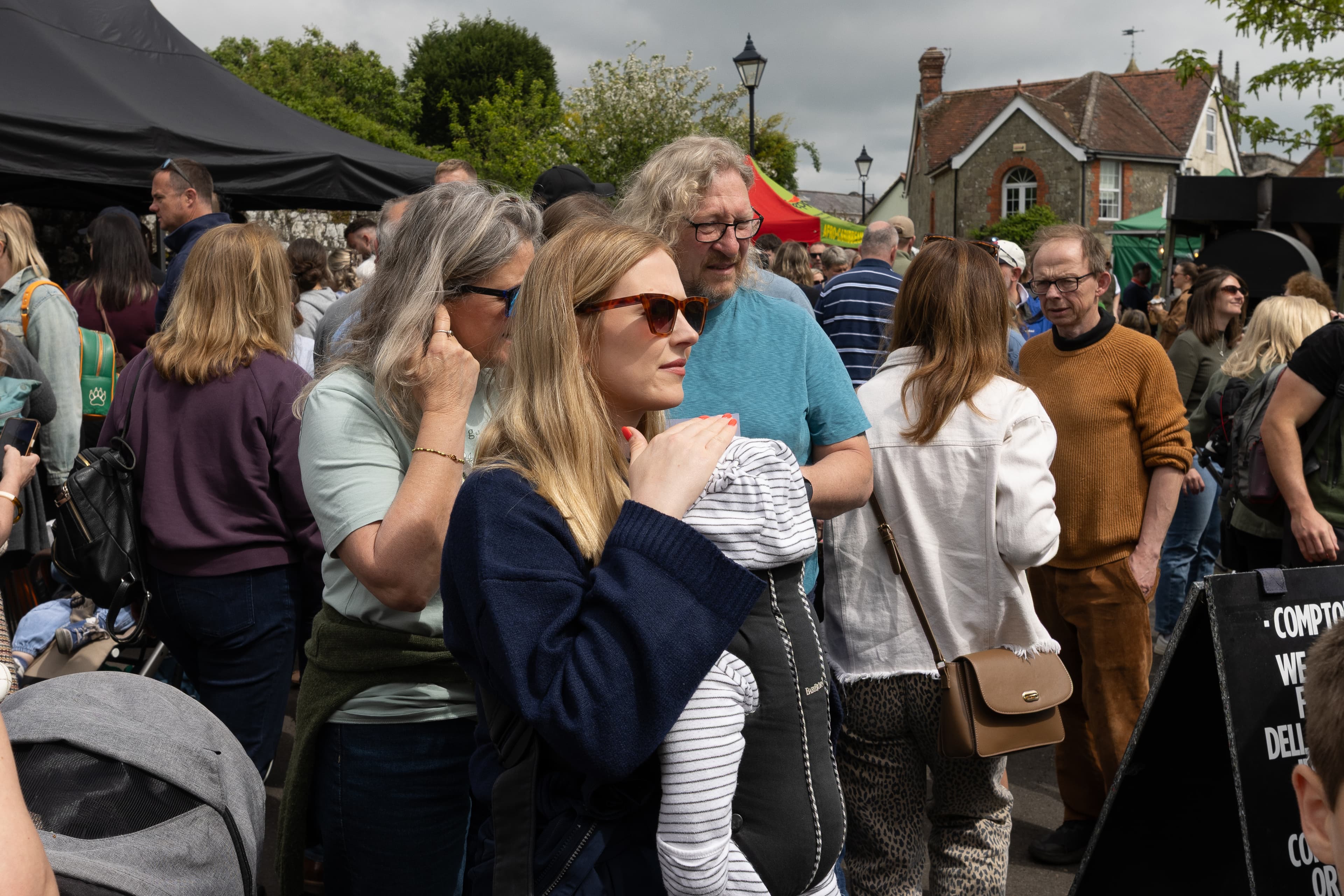 Crowds along Park Walk